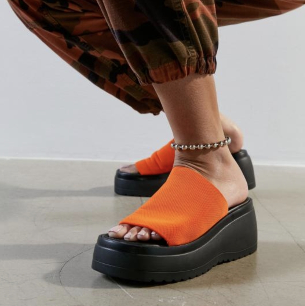 NEW Steve Madden UO Exclusive Scrunchy Platform Sandal Size 7